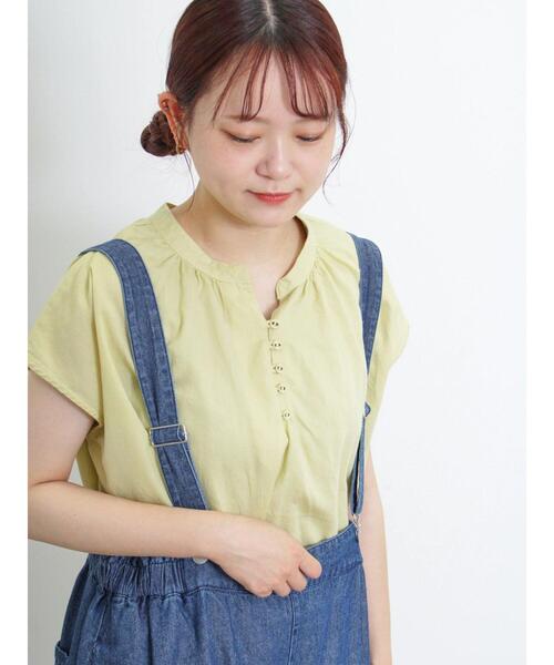 Samansa Mos2(サマンサ モスモス)の「くるみボタンスキッパーブラウス(シャツ/ブラウス・レディース・チャコールグレー/ブルー/オフホワイト/イエロー・F)」の6枚目の写真