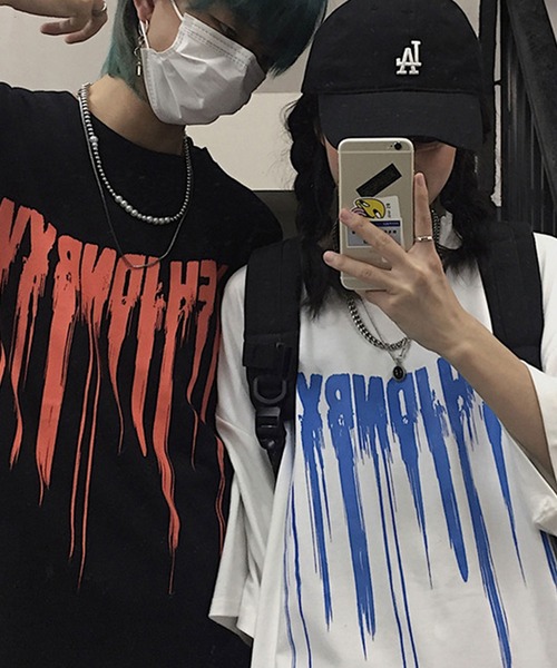 Diable baiser(ディアブルベーゼ)の「ビッグシルエットグラフィックTシャツ【オーバーサイズ】【ロング丈】(Tシャツ/カットソー・レディース・オレンジ/ホワイト/ブラック/ブルー/ブラック系その他/グレー・FREE)」の13枚目の写真
