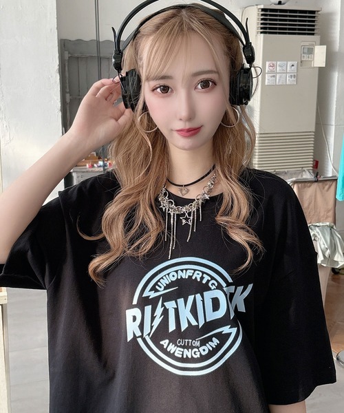 Diable baiser(ディアブルベーゼ)の「ビッグシルエットグラフィックTシャツ【オーバーサイズ】【ロング丈】(Tシャツ/カットソー・レディース・オレンジ/ホワイト/ブラック/ブルー/ブラック系その他/グレー・FREE)」の7枚目の写真