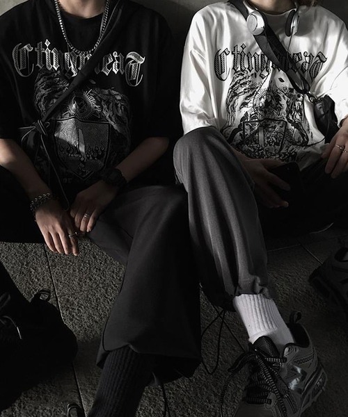 Diable baiser(ディアブルベーゼ)の「ビッグシルエットグラフィックTシャツ【オーバーサイズ】【ロング丈】(Tシャツ/カットソー・レディース・オレンジ/ホワイト/ブラック/ブルー/ブラック系その他/グレー・FREE)」の21枚目の写真