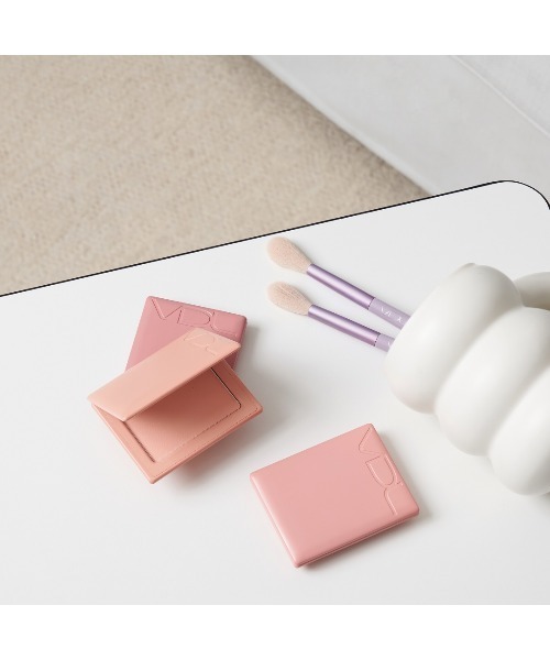 VDL（ブイディーエル）の「ＶＤＬ　チークステイン　ブラッシャー（チーク・レディース・02 フェイバリット　ラベンダー/03 ライク　ベージュ/06 ヘイ、ゴージャス/07 アプリコット　ヘイズ/08 モーブ　ヘイズ/01 バウンシング　ピーチ/10 チリン ライラック/11 ボヘミアン ピンク/09 フラーティング ピンク/13 ハイパー ピンク/12 イッツ グアバ/15 ビンテージ ローズ/14 モモ ピーチ・FREE）」の16枚目の写真