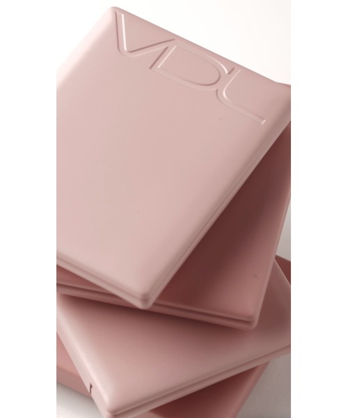 VDL（ブイディーエル）の「ＶＤＬ　チークステイン　ブラッシャー（チーク・レディース・02 フェイバリット　ラベンダー/03 ライク　ベージュ/06 ヘイ、ゴージャス/07 アプリコット　ヘイズ/08 モーブ　ヘイズ/01 バウンシング　ピーチ/10 チリン ライラック/11 ボヘミアン ピンク/09 フラーティング ピンク/13 ハイパー ピンク/12 イッツ グアバ/15 ビンテージ ローズ/14 モモ ピーチ・FREE）」の19枚目の写真