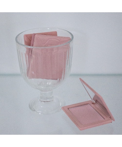 VDL（ブイディーエル）の「ＶＤＬ　チークステイン　ブラッシャー（チーク・レディース・02 フェイバリット　ラベンダー/03 ライク　ベージュ/06 ヘイ、ゴージャス/07 アプリコット　ヘイズ/08 モーブ　ヘイズ/01 バウンシング　ピーチ/10 チリン ライラック/11 ボヘミアン ピンク/09 フラーティング ピンク/13 ハイパー ピンク/12 イッツ グアバ/15 ビンテージ ローズ/14 モモ ピーチ・FREE）」の21枚目の写真