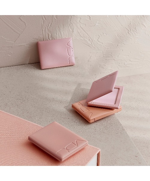 VDL（ブイディーエル）の「ＶＤＬ　チークステイン　ブラッシャー（チーク・レディース・02 フェイバリット　ラベンダー/03 ライク　ベージュ/06 ヘイ、ゴージャス/07 アプリコット　ヘイズ/08 モーブ　ヘイズ/01 バウンシング　ピーチ/10 チリン ライラック/11 ボヘミアン ピンク/09 フラーティング ピンク/13 ハイパー ピンク/12 イッツ グアバ/15 ビンテージ ローズ/14 モモ ピーチ・FREE）」の22枚目の写真