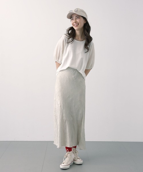 saloon（サルーン）の「SALOON(サルーン)/ラメプリーツプルオーバー【手洗い可】五分袖（Tシャツ/カットソー・レディース・ベージュ/ブラック/オフホワイト・FREE）」の12枚目の写真