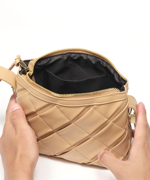 ZAKKA-BOX(ザッカボックス)の「スラッシュステッチ2WAYショルダーバッグ(ショルダーバッグ・レディース・ブラック/ベージュ/アイボリー・FREE)」の12枚目の写真