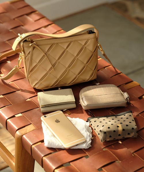 ZAKKA-BOX(ザッカボックス)の「スラッシュステッチ2WAYショルダーバッグ(ショルダーバッグ・レディース・ブラック/ベージュ/アイボリー・FREE)」の6枚目の写真