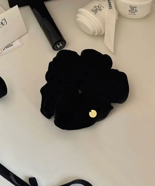 ammy.（エイミードット）の「【 ammy. / エイミードット 】 ベロア ビッグ シュシュ（シュシュ・レディース・ワインレッド/ブラック・FREE）」の12枚目の写真