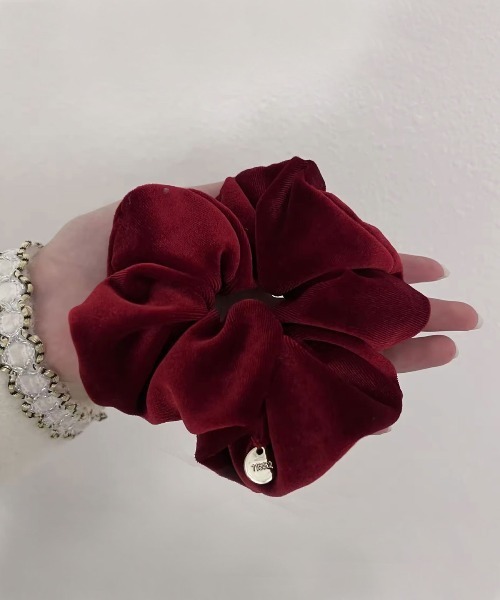 ammy.（エイミードット）の「【 ammy. / エイミードット 】 ベロア ビッグ シュシュ（シュシュ・レディース・ワインレッド/ブラック・FREE）」の6枚目の写真