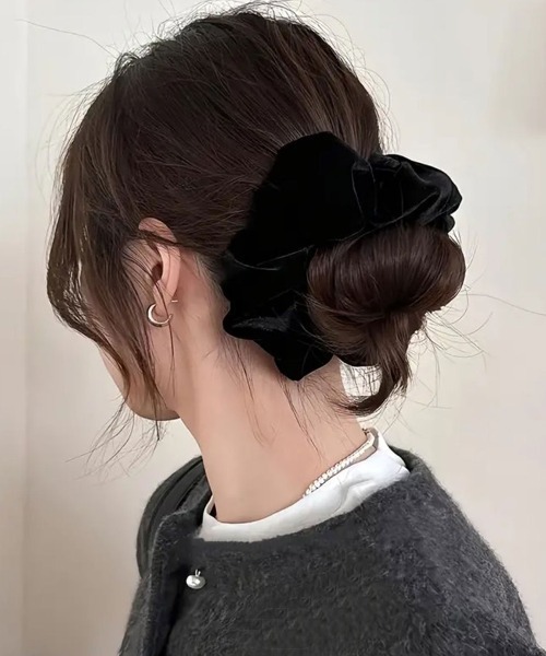 ammy.（エイミードット）の「【 ammy. / エイミードット 】 ベロア ビッグ シュシュ（シュシュ・レディース・ワインレッド/ブラック・FREE）」の3枚目の写真