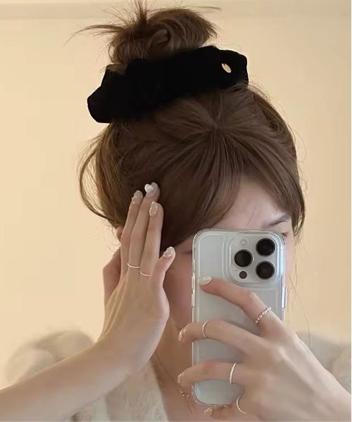 ammy.（エイミードット）の「【 ammy. / エイミードット 】 ベロア ビッグ シュシュ（シュシュ・レディース・ワインレッド/ブラック・FREE）」の5枚目の写真