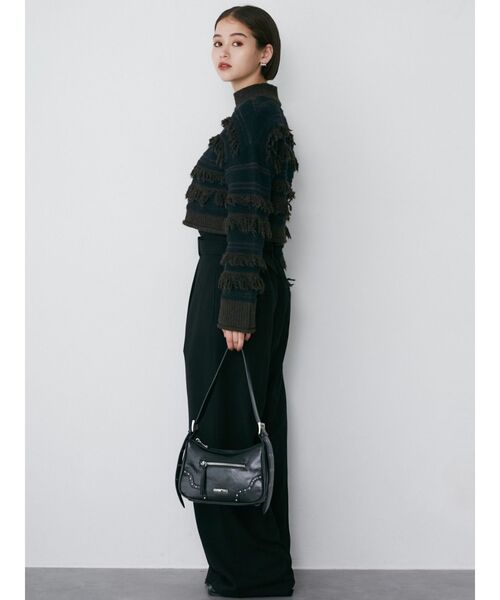 MURUA（ムルーア）の「スタッズハーフムーンバッグ（ハンドバッグ・レディース・ゴールド系その他/ブラック・FREE）」の4枚目の写真