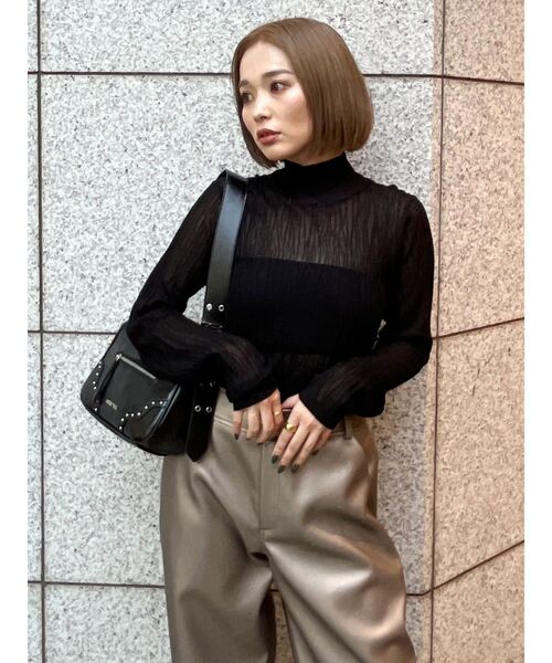 MURUA（ムルーア）の「スタッズハーフムーンバッグ（ハンドバッグ・レディース・ゴールド系その他/ブラック・FREE）」の8枚目の写真