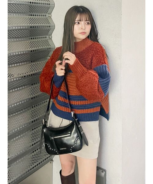 MURUA（ムルーア）の「スタッズハーフムーンバッグ（ハンドバッグ・レディース・ゴールド系その他/ブラック・FREE）」の12枚目の写真