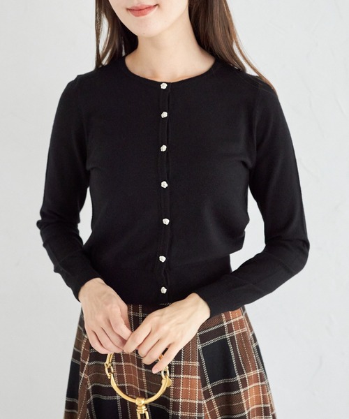 tocco closet(トッコ クローゼット)の「吸湿発熱&しっとり保湿シアバター加工♪フラワー釦ニットカーディガン(カーディガン/ボレロ・レディース・ピンク/オフホワイト/ブラック・M)」の13枚目の写真