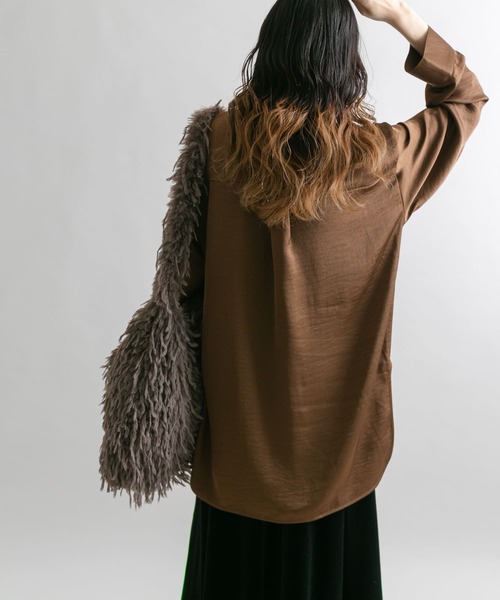 KBF（ケイビーエフ）の「サテンロングシャツ（シャツ/ブラウス・レディース・ベージュ/ネイビー/ブラウン・ONE）」の17枚目の写真