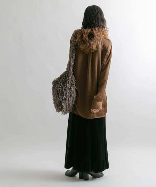 KBF（ケイビーエフ）の「サテンロングシャツ（シャツ/ブラウス・レディース・ベージュ/ネイビー/ブラウン・ONE）」の20枚目の写真