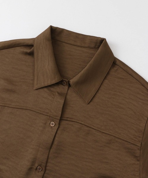 KBF（ケイビーエフ）の「サテンロングシャツ（シャツ/ブラウス・レディース・ベージュ/ネイビー/ブラウン・ONE）」の6枚目の写真