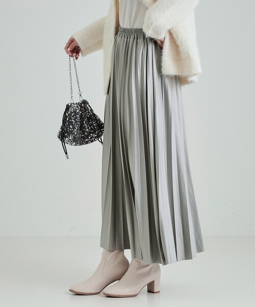 Cutie Blonde（キューティーブロンド）の「◆微光沢で華やか レザー調プリーツスカート（スカート・レディース・ライトグレー/ブラック/ブラウン系その他・03/02/01/04）」の14枚目の写真