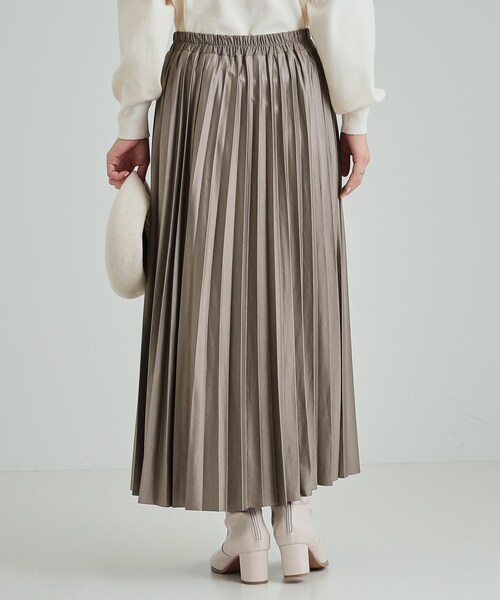 Cutie Blonde（キューティーブロンド）の「◆微光沢で華やか レザー調プリーツスカート（スカート・レディース・ライトグレー/ブラック/ブラウン系その他・03/02/01/04）」の10枚目の写真