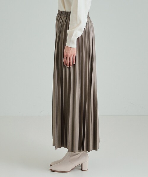 Cutie Blonde（キューティーブロンド）の「◆微光沢で華やか レザー調プリーツスカート（スカート・レディース・ライトグレー/ブラック/ブラウン系その他・03/02/01/04）」の4枚目の写真