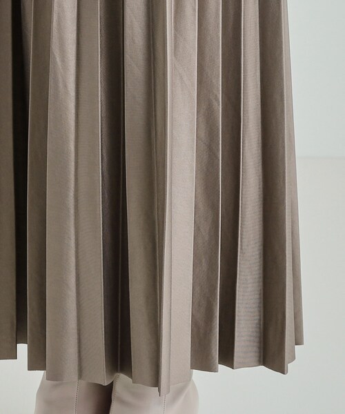 Cutie Blonde（キューティーブロンド）の「◆微光沢で華やか レザー調プリーツスカート（スカート・レディース・ライトグレー/ブラック/ブラウン系その他・03/02/01/04）」の7枚目の写真