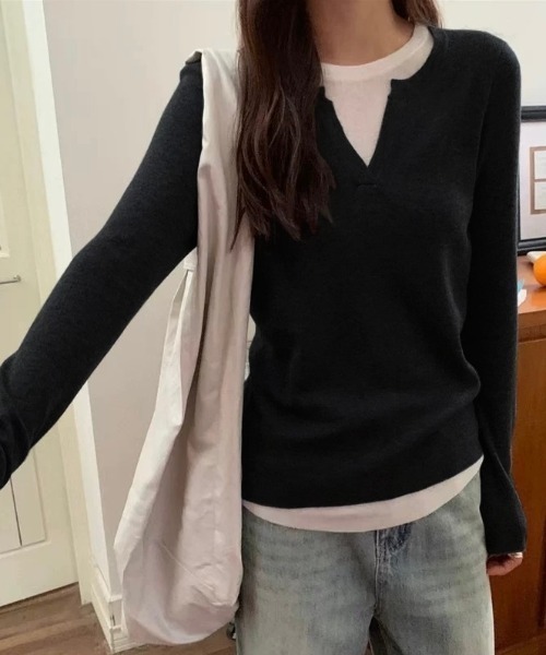 LADY LIKE(レディライク)の「レイヤード風スリットネックTトップス(Tシャツ/カットソー・レディース・ブラック/グレー・M)」の1枚目の写真