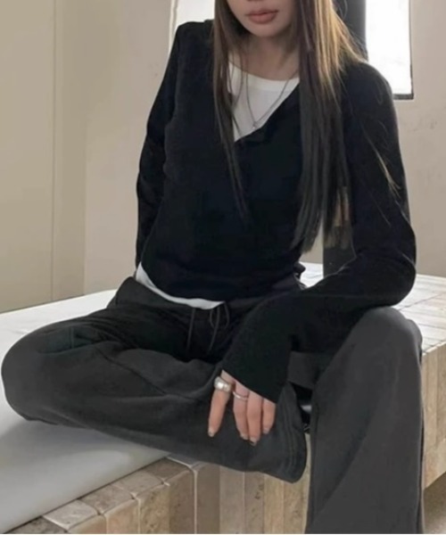 LADY LIKE(レディライク)の「レイヤード風スリットネックTトップス(Tシャツ/カットソー・レディース・ブラック/グレー・M)」の7枚目の写真