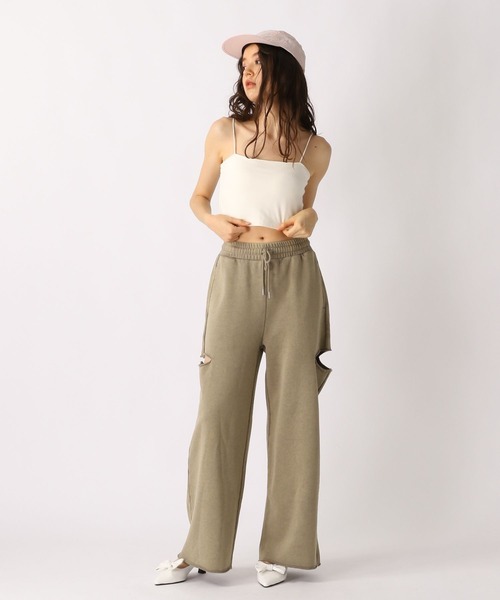 FOREVER 21（フォーエバー トゥエンティーワン）の「【2025SS】カップ付きクロップドキャミ（キャミソール・レディース・オフホワイト/ブルー/ブラック/ブラウン・SMALL/MEDIUM/LARGE）」の14枚目の写真