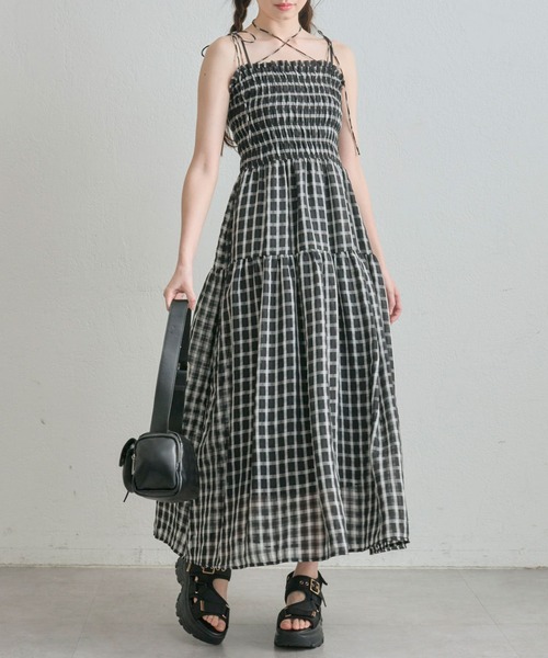 OLIVE des OLIVE(オリーブデオリーブ)の「肩リボンシャーリングキャミワンピ(ワンピース・レディース・イエロー/ブラック/オフホワイト/チェック・SMALL/MEDIUM)」の4枚目の写真