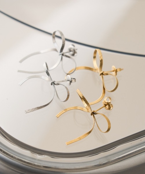 CIAOPANIC TYPY(チャオパニックティピー)の「【2025年S/S新作】lilステンレスリボンピアス(ピアス(両耳用)・レディース・シルバー/ゴールド・ONE SIZE)」の3枚目の写真