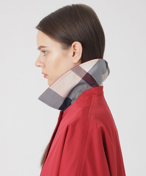 BLUE LABEL CRESTBRIDGE（ブルーレーベルクレストブリッジ）の「ストレッチツイルAラインコート（ステンカラーコート・レディース・ベージュ/レッド/ダークネイビー・38）」の20枚目の写真