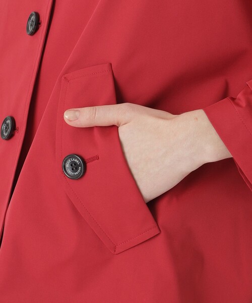 BLUE LABEL CRESTBRIDGE（ブルーレーベルクレストブリッジ）の「ストレッチツイルAラインコート（ステンカラーコート・レディース・ベージュ/レッド/ダークネイビー・38）」の21枚目の写真