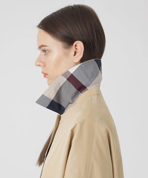 BLUE LABEL CRESTBRIDGE（ブルーレーベルクレストブリッジ）の「ストレッチツイルAラインコート（ステンカラーコート・レディース・ベージュ/レッド/ダークネイビー・38）」の4枚目の写真
