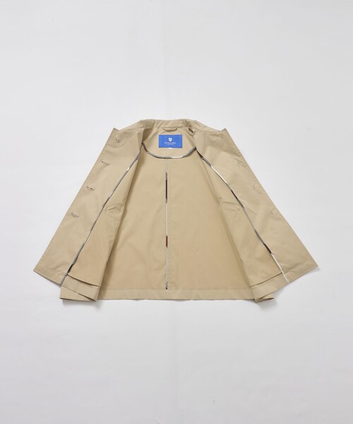 BLUE LABEL CRESTBRIDGE（ブルーレーベルクレストブリッジ）の「ストレッチツイルAラインコート（ステンカラーコート・レディース・ベージュ/レッド/ダークネイビー・38）」の6枚目の写真