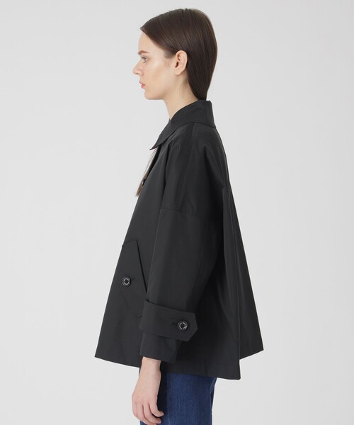 BLUE LABEL CRESTBRIDGE（ブルーレーベルクレストブリッジ）の「ストレッチツイルAラインコート（ステンカラーコート・レディース・ベージュ/レッド/ダークネイビー・38）」の10枚目の写真