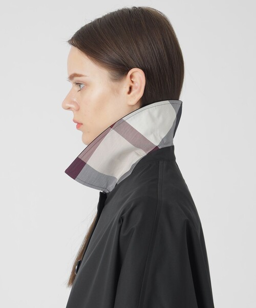 BLUE LABEL CRESTBRIDGE（ブルーレーベルクレストブリッジ）の「ストレッチツイルAラインコート（ステンカラーコート・レディース・ベージュ/レッド/ダークネイビー・38）」の12枚目の写真