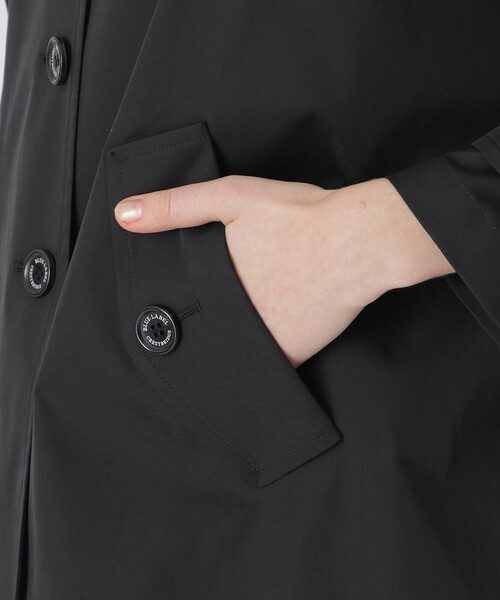 BLUE LABEL CRESTBRIDGE（ブルーレーベルクレストブリッジ）の「ストレッチツイルAラインコート（ステンカラーコート・レディース・ベージュ/レッド/ダークネイビー・38）」の13枚目の写真