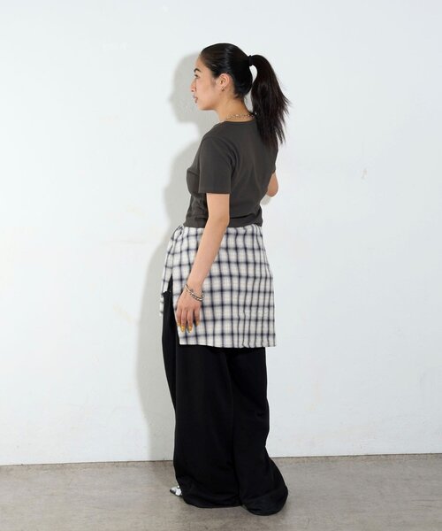 WHO'S WHO gallery(フーズフーギャラリー)の「【2サイズ 】ヘンリーネックTEE(Tシャツ/カットソー・レディース・チャコールグレー/ブラック/ホワイト/ライトグレー/グレー・FREE/MEDIUM)」の22枚目の写真