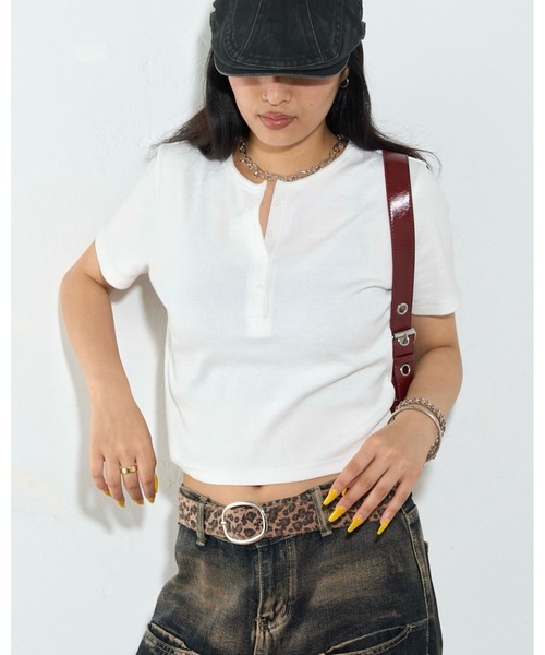 WHO'S WHO gallery(フーズフーギャラリー)の「【2サイズ 】ヘンリーネックTEE(Tシャツ/カットソー・レディース・チャコールグレー/ブラック/ホワイト/ライトグレー/グレー・FREE/MEDIUM)」の6枚目の写真