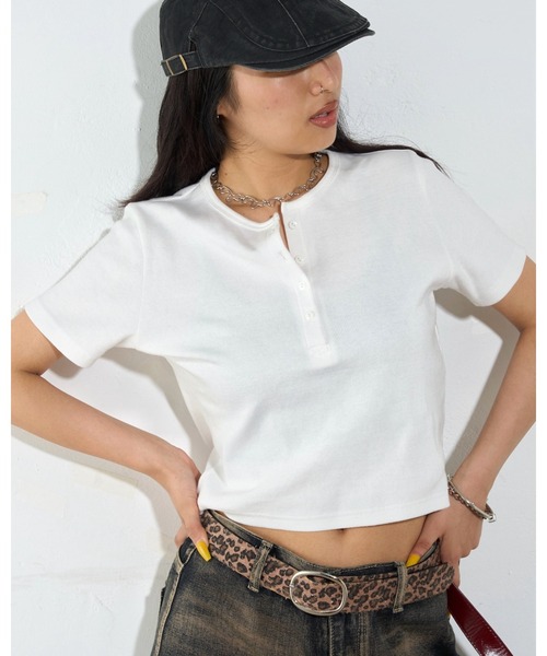 WHO'S WHO gallery(フーズフーギャラリー)の「【2サイズ 】ヘンリーネックTEE(Tシャツ/カットソー・レディース・チャコールグレー/ブラック/ホワイト/ライトグレー/グレー・FREE/MEDIUM)」の11枚目の写真