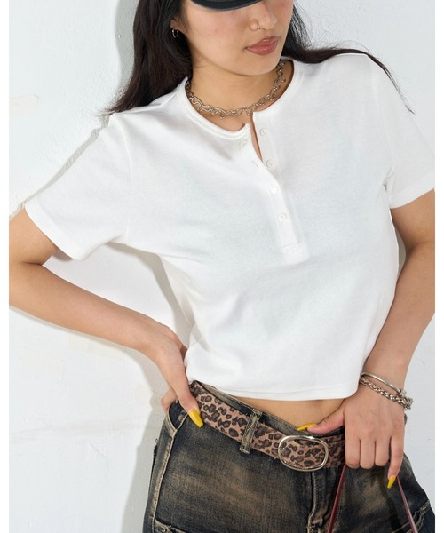 WHO'S WHO gallery(フーズフーギャラリー)の「【2サイズ 】ヘンリーネックTEE(Tシャツ/カットソー・レディース・チャコールグレー/ブラック/ホワイト/ライトグレー/グレー・FREE/MEDIUM)」の12枚目の写真