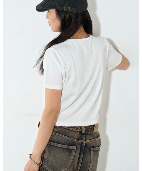 WHO'S WHO gallery(フーズフーギャラリー)の「【2サイズ 】ヘンリーネックTEE(Tシャツ/カットソー・レディース・チャコールグレー/ブラック/ホワイト/ライトグレー/グレー・FREE/MEDIUM)」の15枚目の写真