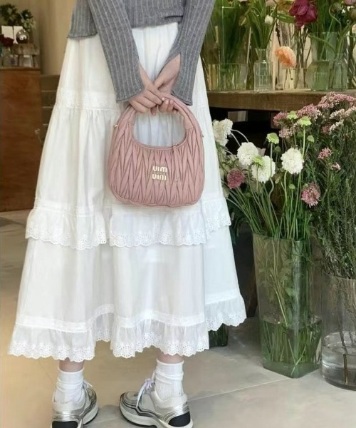gossip!ロサンゼルス(ゴシップロサンゼルス)の「ヴィンテージ風 レースフリルティアードスカート 無地 カジュアル&シンプル(スカート・レディース・ホワイト・FREE)」の2枚目の写真