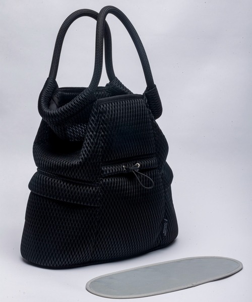 EDITA.(エディータ)の「洗濯機で洗える Washable loop handle circle bag シンプル / 通勤 / A4収納(トートバッグ・レディース・ブラック/ホワイト・FREE)」の11枚目の写真
