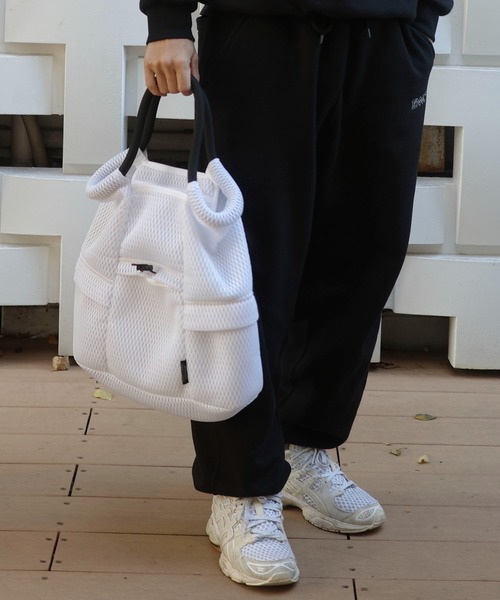 EDITA.(エディータ)の「洗濯機で洗える Washable loop handle circle bag シンプル / 通勤 / A4収納(トートバッグ・レディース・ブラック/ホワイト・FREE)」の16枚目の写真
