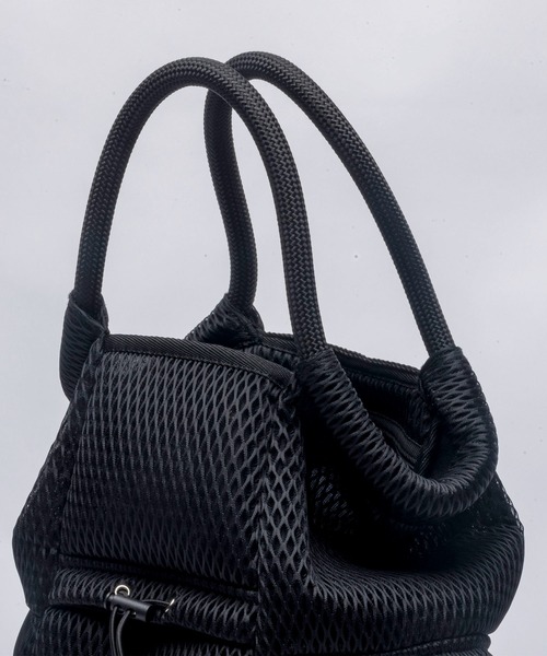 EDITA.(エディータ)の「洗濯機で洗える Washable loop handle circle bag シンプル / 通勤 / A4収納(トートバッグ・レディース・ブラック/ホワイト・FREE)」の5枚目の写真
