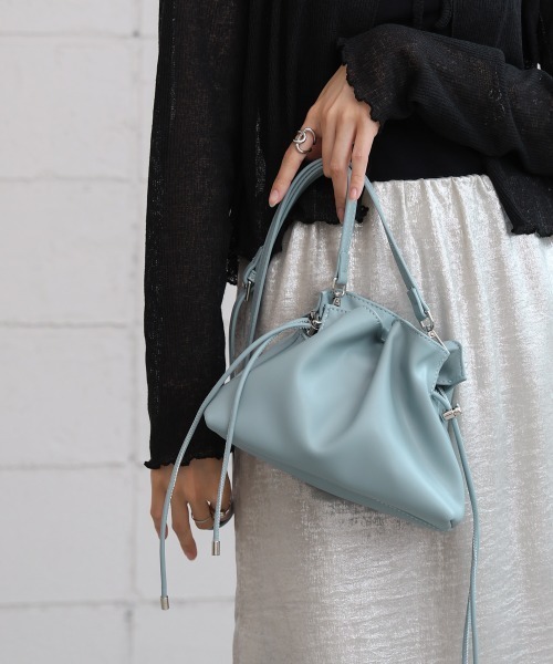 Bab（バブ）の「巾着ショルダーバッグ（ショルダーバッグ・レディース・ブラック/ベージュ/ブルー/オフホワイト・ONESIZE）」の4枚目の写真