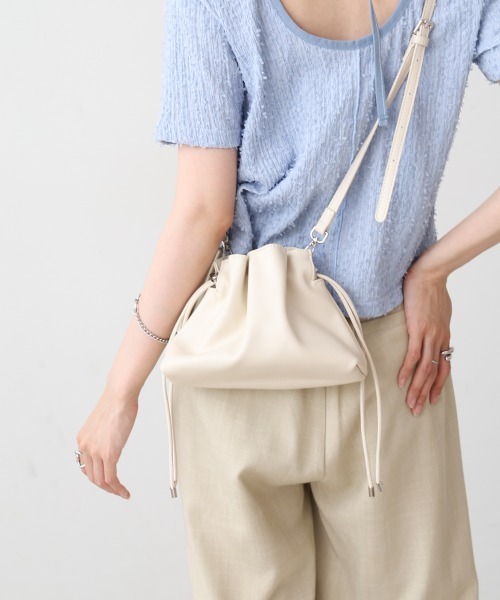 Bab（バブ）の「巾着ショルダーバッグ（ショルダーバッグ・レディース・ブラック/ベージュ/ブルー/オフホワイト・ONESIZE）」の7枚目の写真