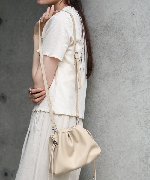 Bab（バブ）の「巾着ショルダーバッグ（ショルダーバッグ・レディース・ブラック/ベージュ/ブルー/オフホワイト・ONESIZE）」の12枚目の写真